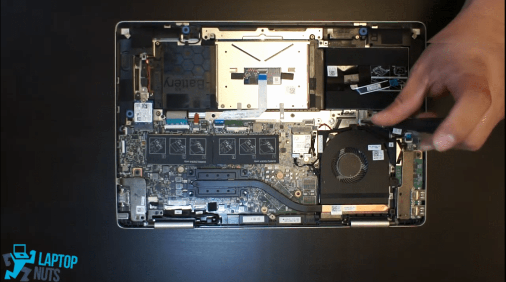 laptop-dell-inspiron-7586-disassembly-take-apart-sell